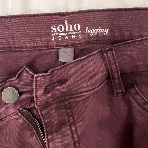 New York & Company, Women’s Soho Legging Jeans in Distressed Eggplant. Size 10 - Picture 2 of 3